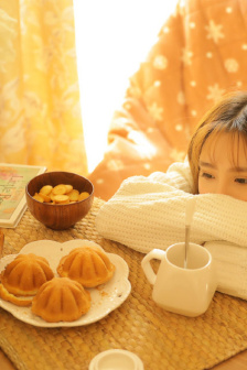 年轻的女教师在线